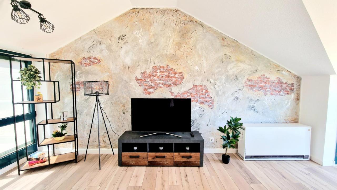 Industrie Stil Apartment Unweit Vom See ลอสไฮม์ ภายนอก รูปภาพ